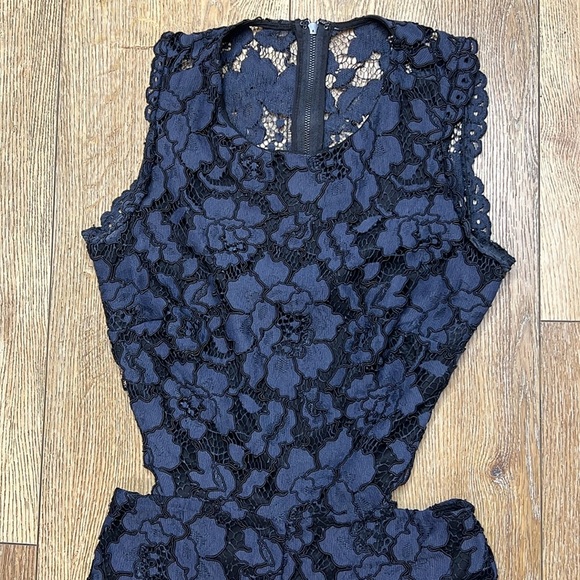 Alexis Livia Navy Lace Open Back Jumpsuit Size S - Picture 4 of 14